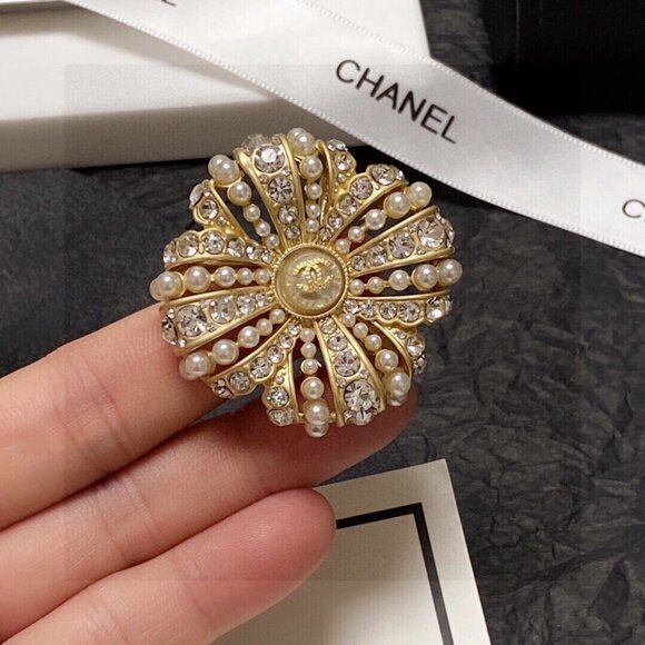 CHANEL Jewelry - CHANEL Brooch CC Logo Pearl & Crystals Pin